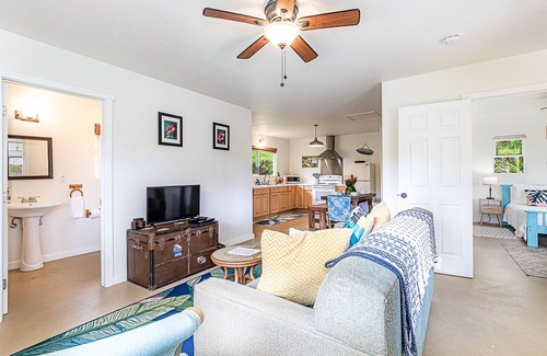 Keaau Cabin | Jungle Bungalow - A lovely space to stay for island fun!