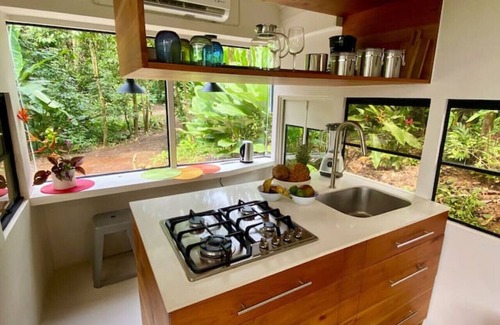 Savegre House | Jungle Bus, 5 min drive PlayaLinda, 15 x Dominical, Wifi Starlink