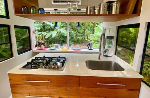 Savegre House | Jungle Bus, 5 min drive PlayaLinda, 15 x Dominical, Wifi Starlink