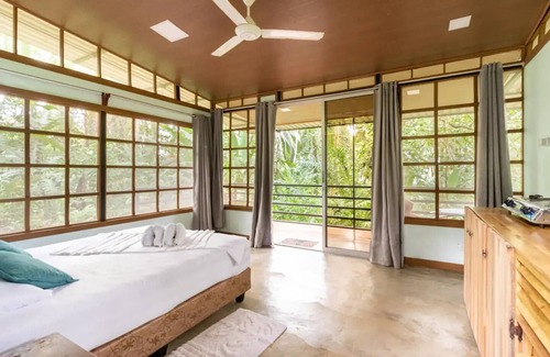 Drake Bay House | Jungle cabin with sea view & kitchen, 1' to beach