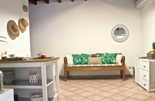 Santa Margherita di Pula Cottage | Jungle House - Tucan