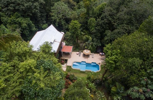 Manuel Antonio House | JUNGLE ROOST a beautiful jungle house within walking distance from the beach