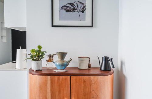 La California Apartment | Jungly Penthouse City View