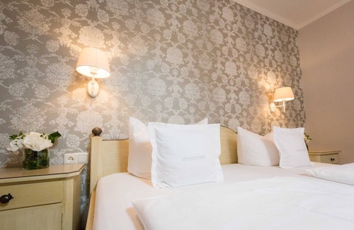 Bad Wiessee Bed & Breakfast | Junior Suite - Bio Design Boutique Hotel Landhaus St. Georg