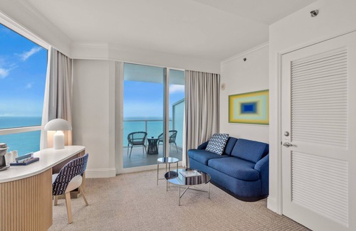 Mid Beach Hotel | Junior Suite Direct Ocean View Fontainebleau