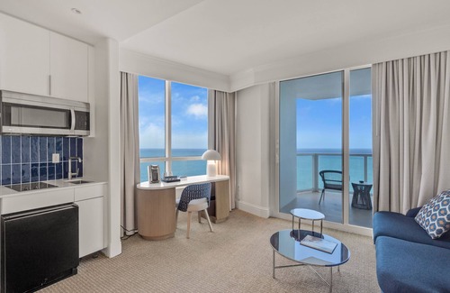 Mid Beach Hotel | Junior Suite Direct Ocean View Fontainebleau