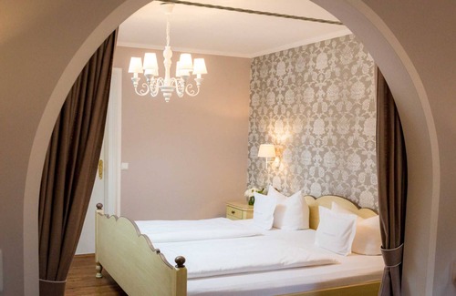 Bad Wiessee Bed & Breakfast | Junior Suite for single use - Bio Design Boutique Hotel Landhaus St. Georg