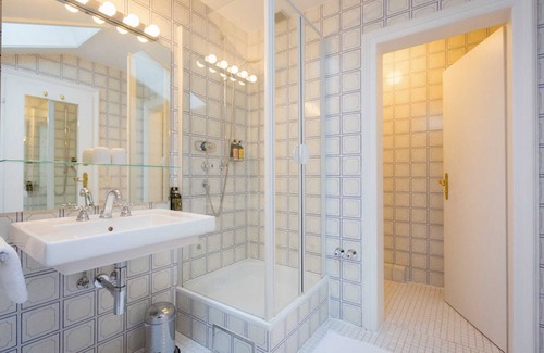 Bad Wiessee Bed & Breakfast | Junior Suite for single use - Bio Design Boutique Hotel Landhaus St. Georg