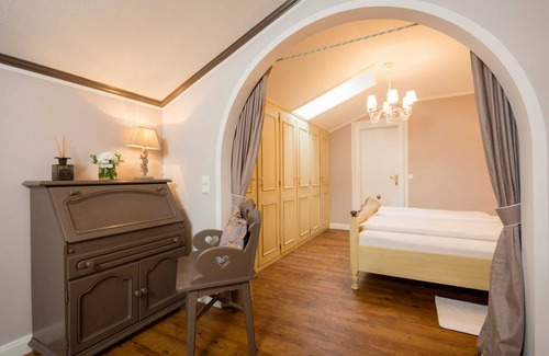 Bad Wiessee Bed & Breakfast | Junior Suite for single use - Bio Design Boutique Hotel Landhaus St. Georg