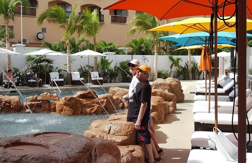 Zona Hotelera Resort | Junior Suite partial pool view