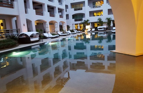 Zona Hotelera Resort | Junior Suite partial pool view