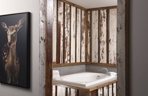 Broken Arrow Hotel | Junior Theme Suite w/Whirlpool, Living Area, Stoney Creek Tulsa, Pool