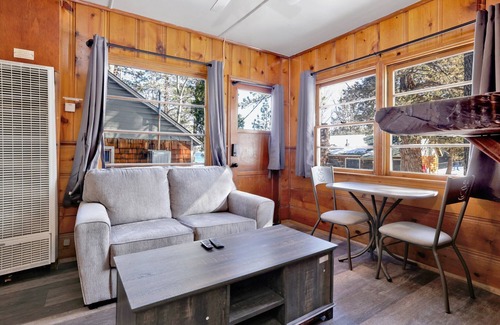 Big Bear Lake Hotel | Juniper #105