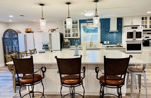 Wright House | "Juniper Junction" - Covered Pool/Entertainer’s Dream/10 Minutes from Beach