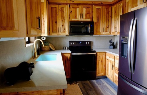 Orderville House | Juniper Ridge Luxury Lodge Two-Bedroom Casita @ East Zion