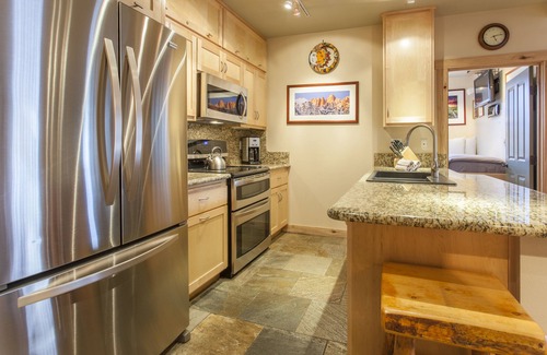 Mammoth Lakes Condo | Juniper Springs Lodge by Mammoth Five Star