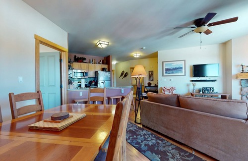 Mammoth Lakes Condo | Juniper Springs Lodge 539 Deluxe Condo Great Complex Amenities near Ski-In Ski-Out by RedAwning