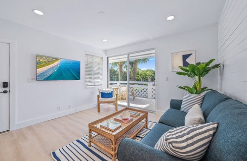 Jupiter Bay Condo | Jupiter beach 1 Bedroom Villa Newly Renovated walking distance to beach