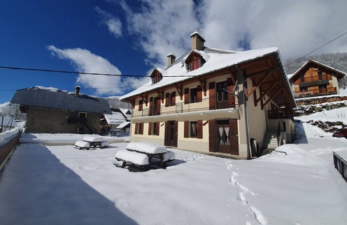 Saint-Colomban-des-Villards Apartment | Just 5 minutes from the Domaine des Sybelles! Fully equipped apartment with view.