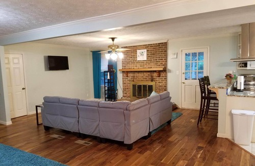 Lilburn House | Just 15 Minutes From Stone Mountain Park!