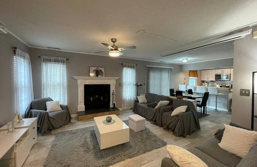 Northwest Condo | Just a 15-min drive from VA Beach Oceanfront and 20 min from Sentera Hospital.