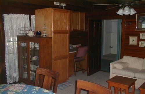 Mitiwanga Cottage | Just a short walk to the sands of Lake Erie.