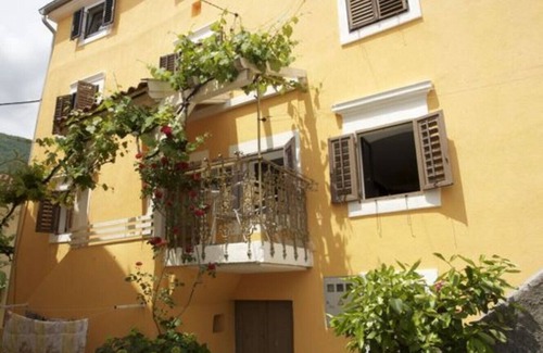 Obrs Apartment | Just a stairway to your modern apartment and you are at d