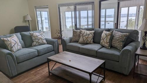 Island Oaks House | Just Another Day in Paradise