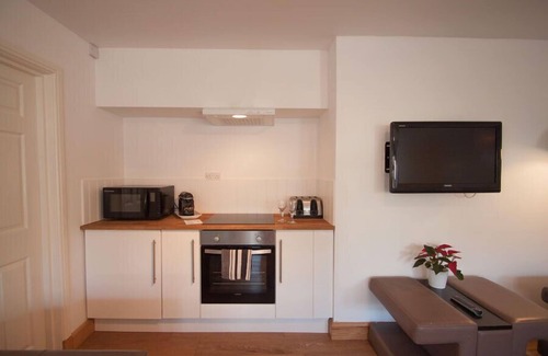 Dartmouth Apartment | Just B - Apartment 4