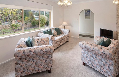 Abbey House | Just Beachy- Large yard, BBQ, WIFI