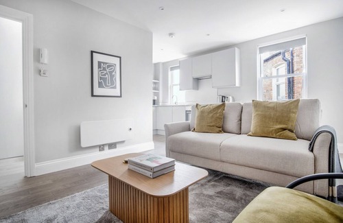 Munster Apartment | Just Built Fulham 1BR nr Parsons Green Tube, by Blueground
