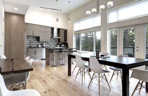 Golden House | Just completed 4 bedroom, 5 bathroom modern Town home, pool table, sleeps 10