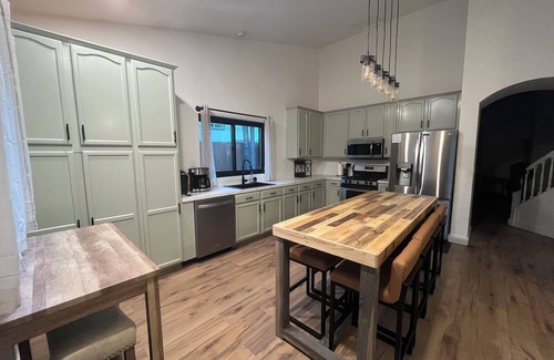 Ponderosa Trails House | *Just Listed* Alpine Retreat with A/C and hot Tub!