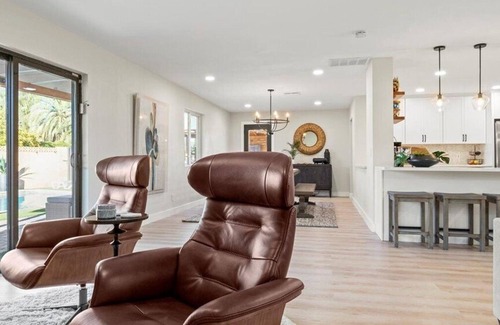 Scottsdale Highlands House | Just Listed! Old Town Paradise w/HTD* Pool & Spa!