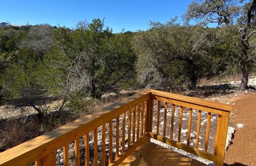 Dripping Springs Cottage | Just minutes away from wine tasting rooms and distilleries