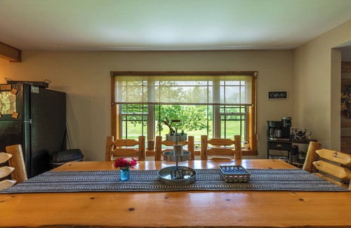 New Plymouth Cabin | Just minutes away from Hocking Hills parks!