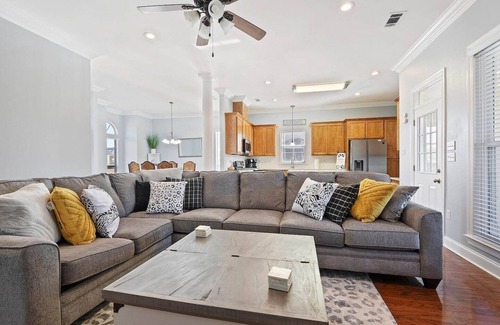 Sunshine House | Just minutes from LSU, SU & Downtown Baton Rouge!