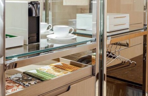 East Central Park Hotel | Just Minutes to Orlando Tree Trek Adventure Park! Swimming Pool, Parking!