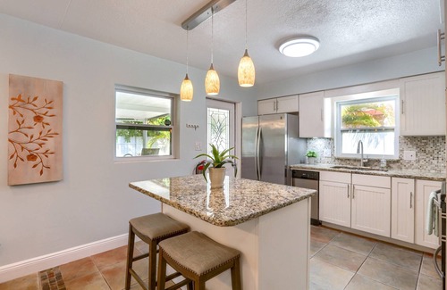 Anona House | Just Minutes to the World's Best Beaches! Beautifully Furnished ~ Gas Grill ~ Family Coastal Escape