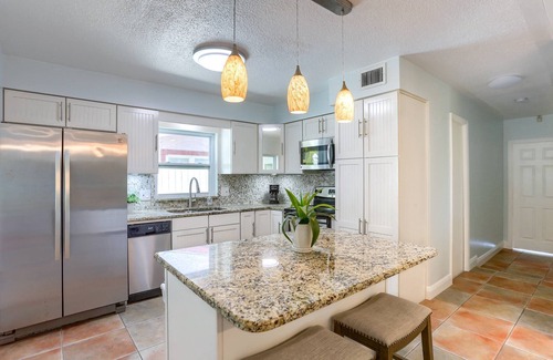 Anona House | Just Minutes to the World's Best Beaches! Beautifully Furnished ~ Gas Grill ~ Family Coastal Escape
