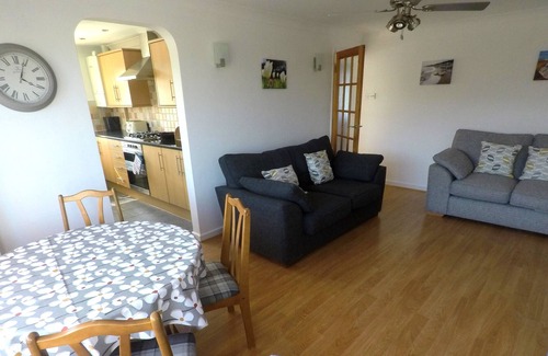 Frinton-on-Sea Apartment | Just off the seafront 2 bed first floor retreat