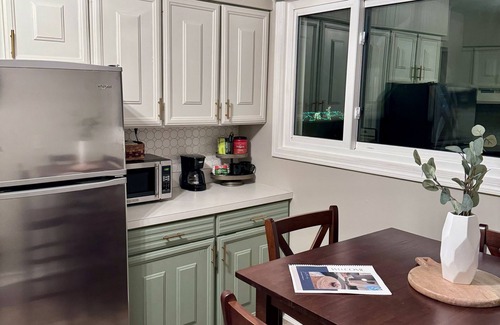 Allenton House | "Just Peachy" Quaint Home in Romeo