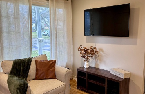 Allenton House | "Just Peachy" Quaint Home in Romeo