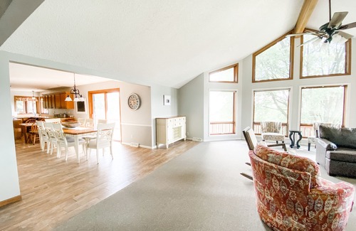 Elizabeth House | Just rehabbed, amazing views on 300 acre ranch, animals, trails, hottub, pond