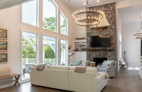 Groveoak Cottage | Just renovated! LAKE FRONT FAMILY GETAWAY 5 Bedrooms, 3.5 Baths