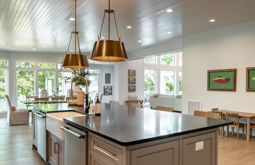Groveoak Cottage | Just renovated! LAKE FRONT FAMILY GETAWAY 5 Bedrooms, 3.5 Baths