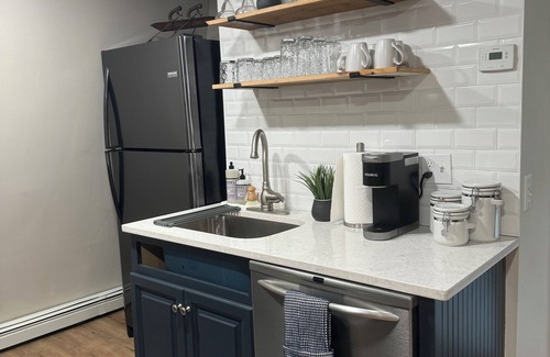 Plymouth Cultural District Apartment | Just Renovated-Spacious 2 Bedroom-Downtown Plymouth-Cozy Get Away