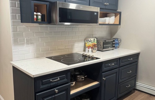 Plymouth Cultural District Apartment | Just Renovated-Spacious 2 Bedroom-Downtown Plymouth-Cozy Get Away