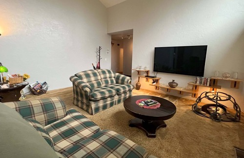 Eugene House | Just shy of 9 acres of nature located only a couple minutes from the city.