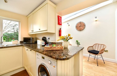 Mumbles Cottage | Just Stay Wales - Castle Square Cottage